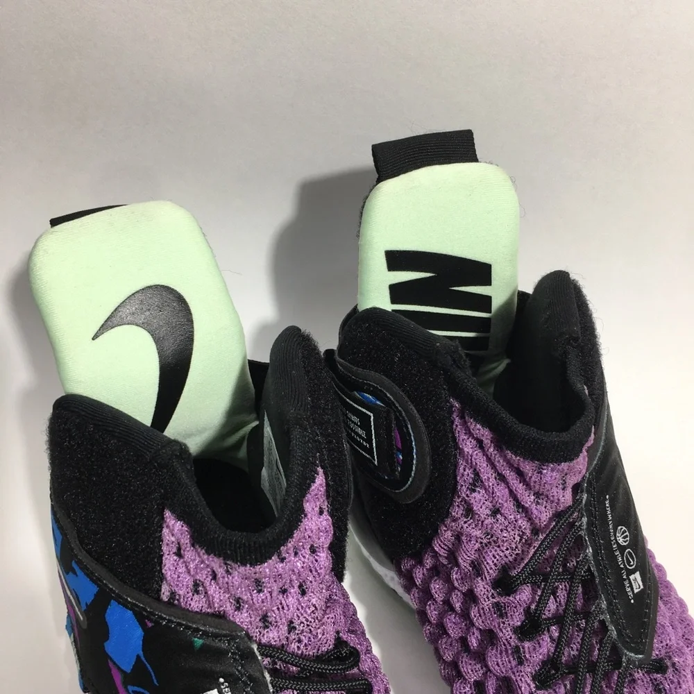 Nike Air Zoom UNVRS Basketball shoes 4.5/6.5